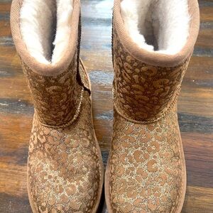 Ugg Girls Gently Used Size 4 Boots